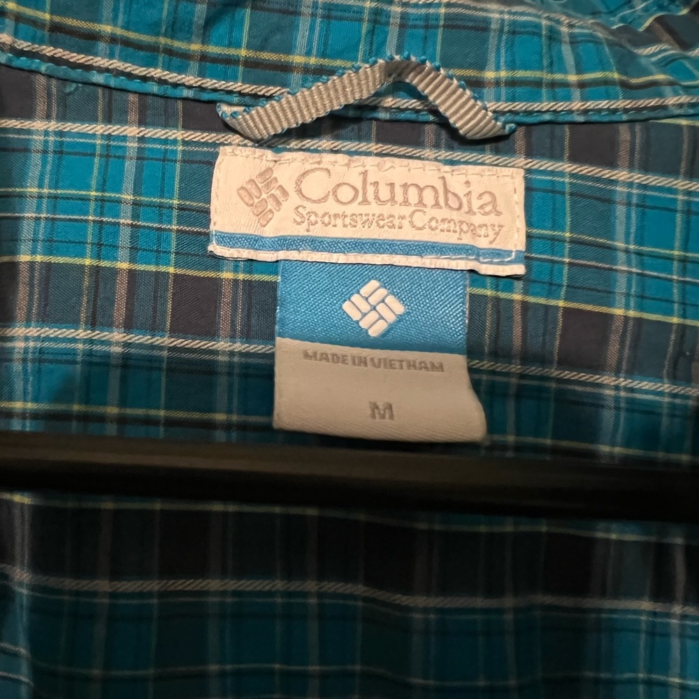 Columbia Button up - Picture 5 of 5